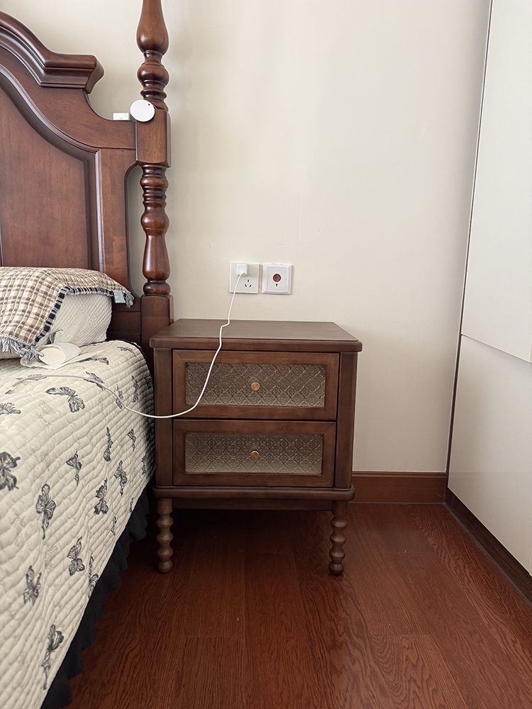 Винтажные прикроватные тумбочк – обзор и цена Solid Wood Nightstand 2 Drawers